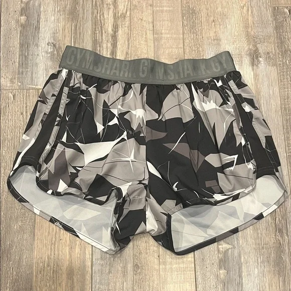 Gymshark Patterned Shorts - Picture 4 of 8